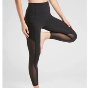 EUC Athleta Vitality Stash Pocket 7/8 Tight Black Leggings Size Small